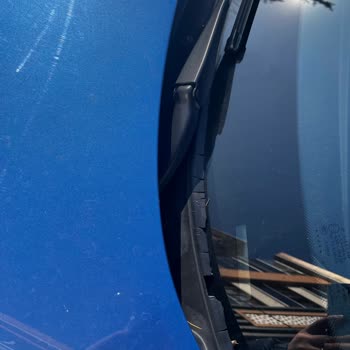 BMW F22 Ön Cam Fitilindeki Çatlak Sorunu Ve Ücretsiz Değişim Talebi