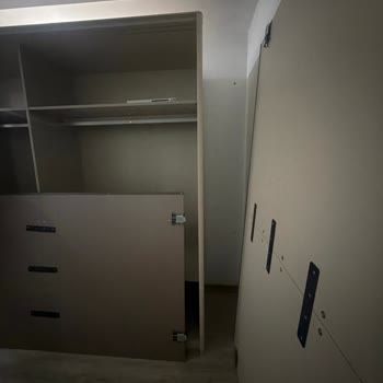 Doğtaş Yatak Odası Kurulumunda Çalışanlar Arasındaki Kavga Ve İlgisizlik