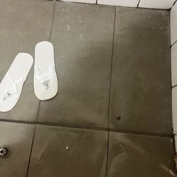 Palm City Otel | Akhisar Otelinde Kirli Banyo Ve Umursamaz Personel