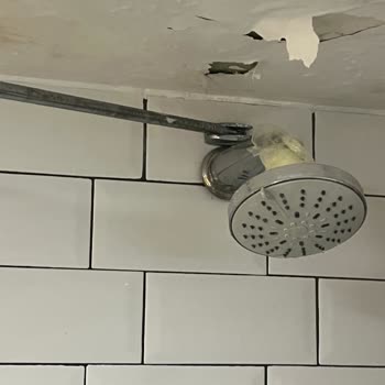 Palm City Otel | Akhisar Otelinde Kirli Banyo Ve Umursamaz Personel