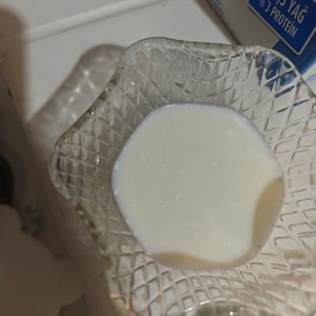 Süt İçindeki Kesik Parçalar Çocuk Sağlığını Tehlikeye Attı