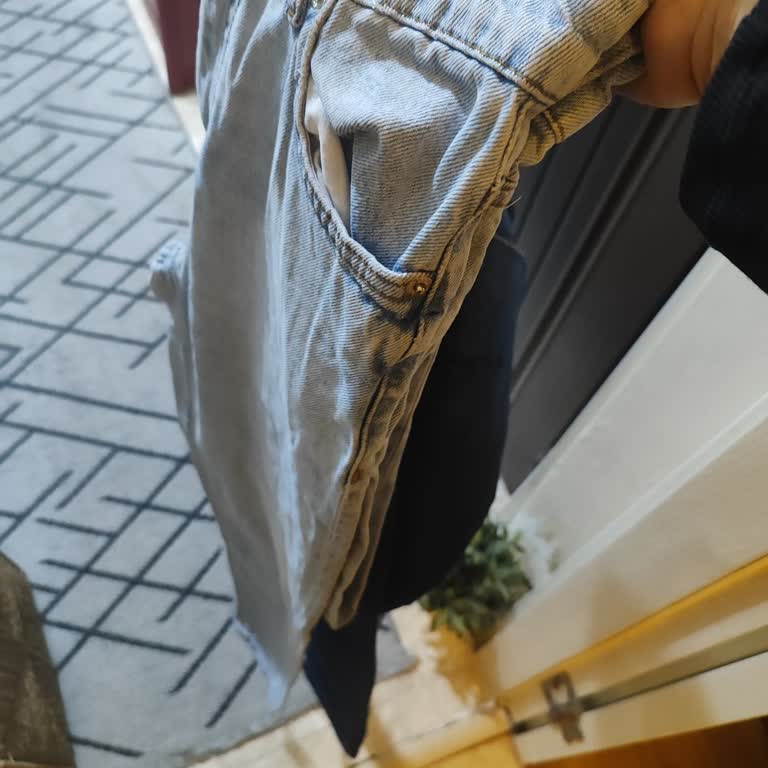 Üç XXL Pantolon Siparişi Eksik Ve Kullanılmış Çocuk Pantolonları Gönderildi