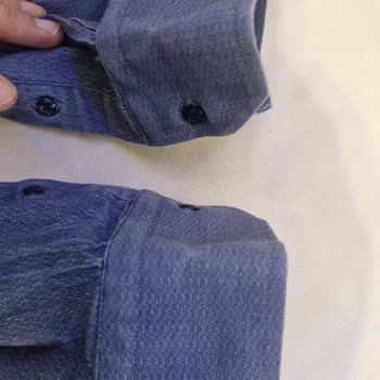 İlk Yıkamada Gömlek Soldu Ve Diğer Kıyafetleri Boyadı