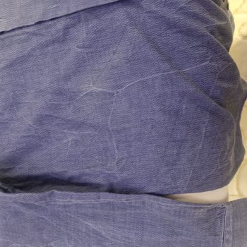 İlk Yıkamada Gömlek Soldu Ve Diğer Kıyafetleri Boyadı