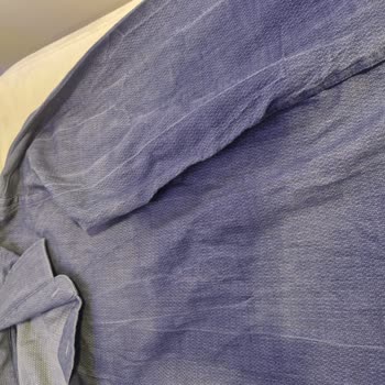 İlk Yıkamada Gömlek Soldu Ve Diğer Kıyafetleri Boyadı