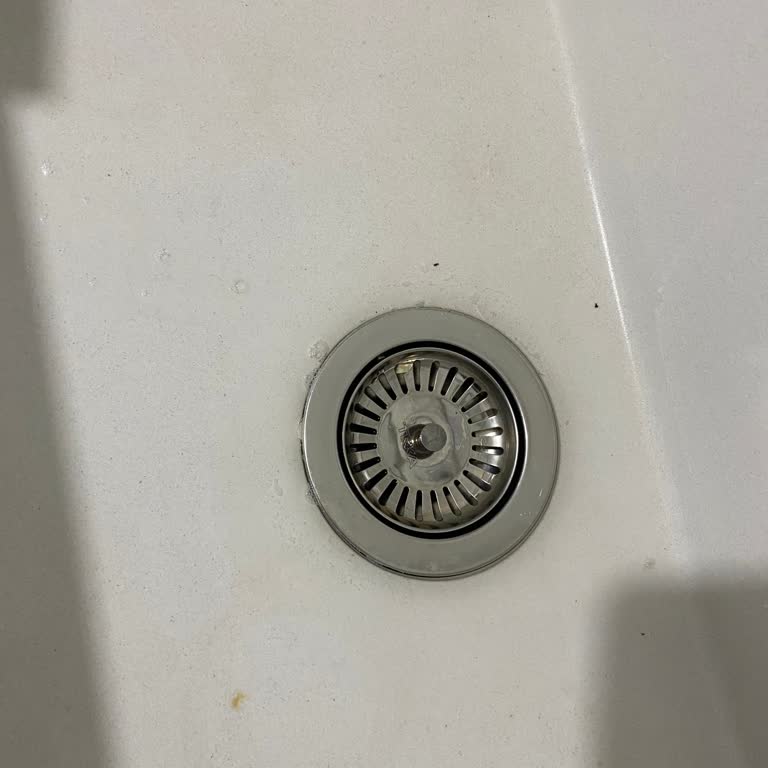 Teka Granit Eviyede Hızlı Sararma Ve Temizlenemeyen Görünüm