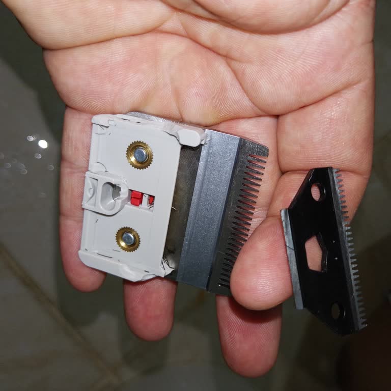 Moser 1400 Saç Tıraş Makinesi Kırıldı, Satıcı Yanıt Vermiyor Ve Hepsiburada Çözüm Sunmuyor