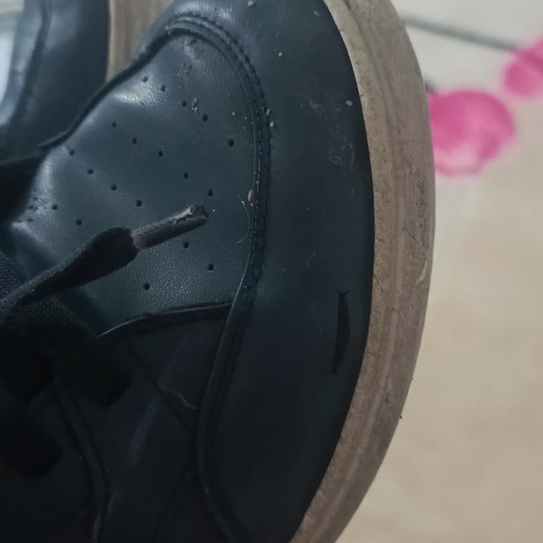 FLO Batman Park Mağazasından Alınan Spor Ayakkabının Alt Tabanı Yırtıldı, Garanti Reddedildi