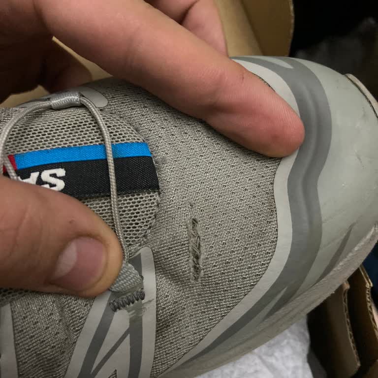 Kısa Sürede Yırtılan Ayakkabı İçin Değişim Ve Ücretsiz Onarım Talebi