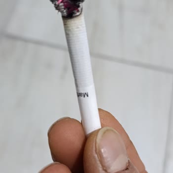 Marlboro Edge Paketi İçinde Odun Parçası Ve Sağlık Endişesi