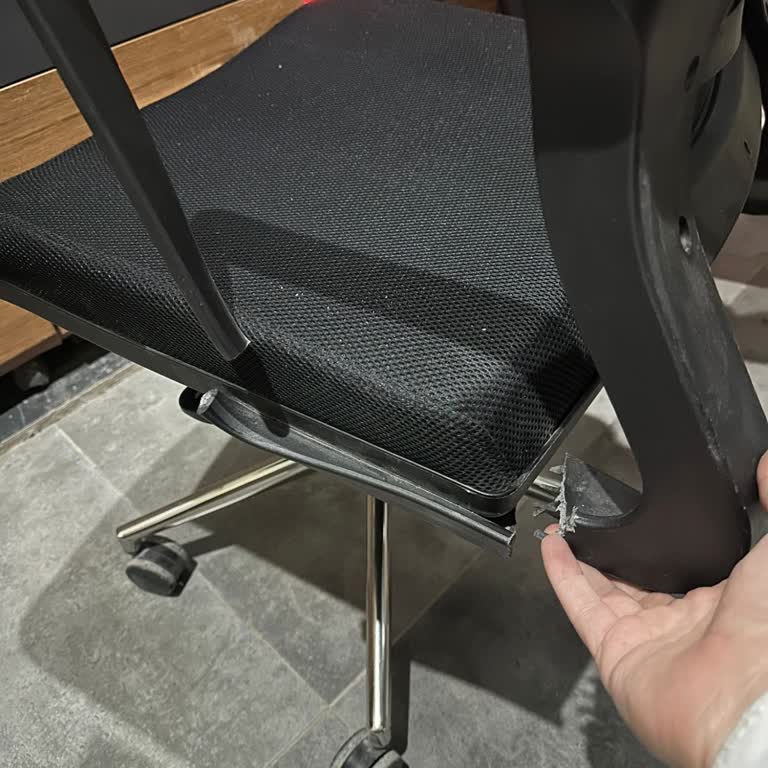 Garanti Kapsamındaki Çalışma Koltuğum Arızalandı, Müşteri Hizmetlerinden Geri Dönüş Yok