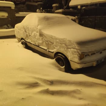 Çamlıdere Belediyesi Fen İşleri Personelinin Yardımsız Davranışı Ve Araç Mahsur Bırakması