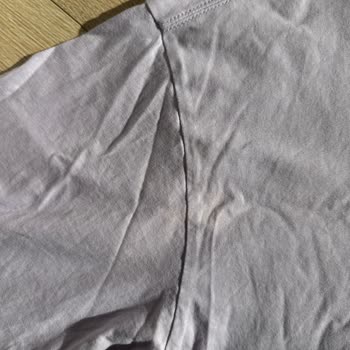 Champion Giyim Tişörtte Renk Solması Üretim Hatası ve Yetersiz Teknik Değerlendirme