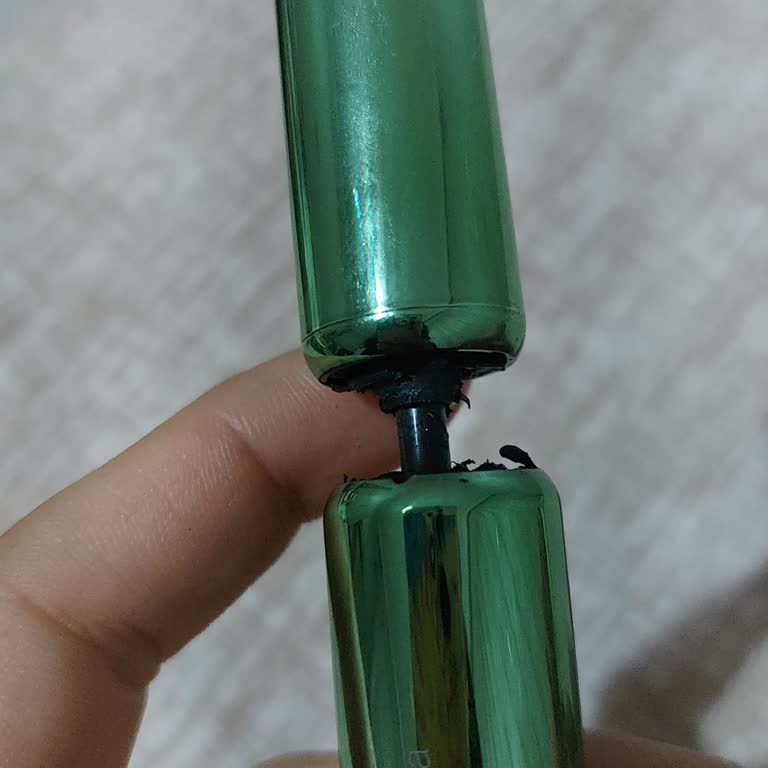 Kırık Maskara Ve Cevapsız WhatsApp İletişimi