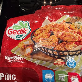 Ağır Tütsülenmiş Koku Ve Korkunç Tat Dolayı Gedik Piliç Çıtır Tavuk Yiyemedik