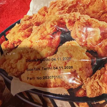 Ağır Tütsülenmiş Koku Ve Korkunç Tat Dolayı Gedik Piliç Çıtır Tavuk Yiyemedik