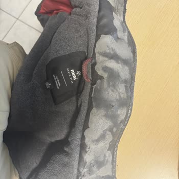 Mavi Montumdaki Yakalar Ve Kumaşın Soyulması Nedeniyle Ürün Değişimi Talebi