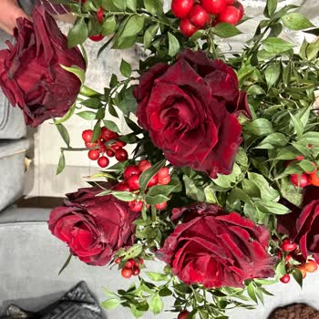 Çiçek Sepeti'nden Çürük Çiçekler Ve Sigara İzmaritleri