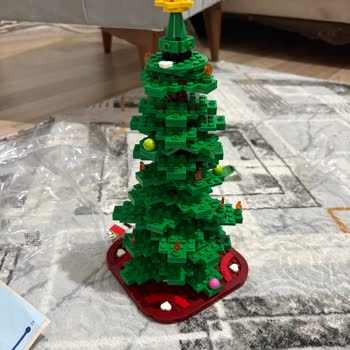 Eksik Parçalar Ve Yanıltıcı Görseller Nedeniyle Lego Çam Ağacı Seti Mağduriyet Yaratıyor