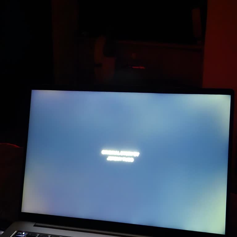 Lenovo Ideapad Slim 5 Modelinde Ekran Işık Patlaması Ve Değişim Talebi