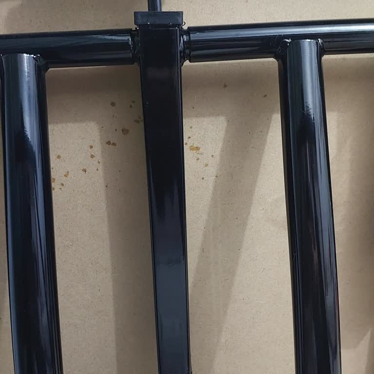 Dayanıklılık İddiaları Gerçekleşmedi, Akıllı Sehpa Kırıldı