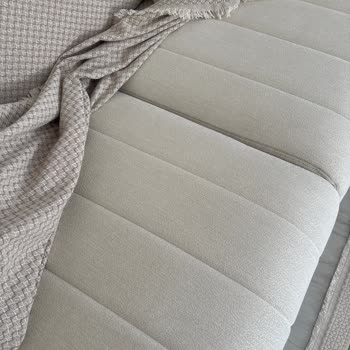 Kumaşın Leke Tutmaz Olduğu Sözü Yanıltması Ve Yastıkların Hızlı Tiftiklenmesi