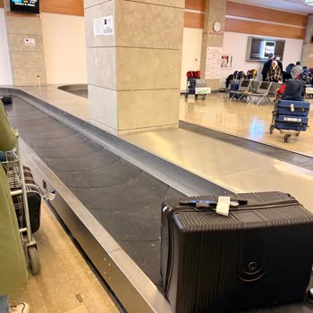 Ajet Uçuşu Sonrası Kayıp ISOFIX, Bebek Puseti Ve Kırık Valizler