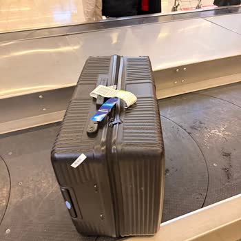 Ajet Uçuşu Sonrası Kayıp ISOFIX, Bebek Puseti Ve Kırık Valizler