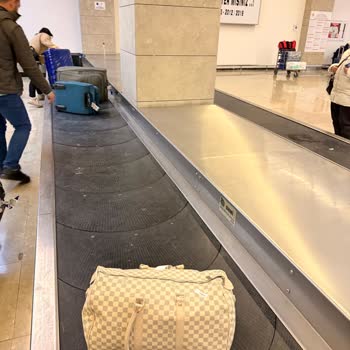 Ajet Uçuşu Sonrası Kayıp ISOFIX, Bebek Puseti Ve Kırık Valizler