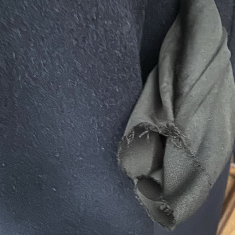 İlk Giyimde Kabanın Cebi Yırtıldı, Mağaza Değişim Reddetti Ve Personel Kaba