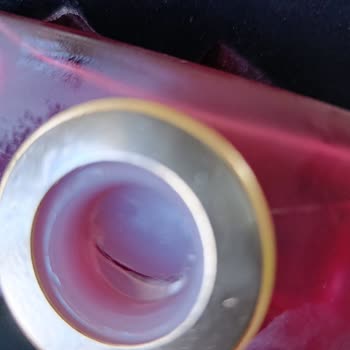 Jumbo Oda Kokusunda Plastik Parça Yırtığı Ve Parfüm Sızması