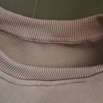 @Hcawear35 Alt İle Üstün Renk Tonları Birbirinden Farklı