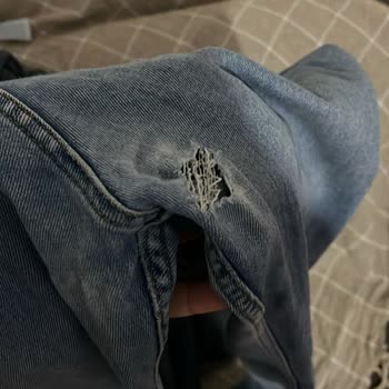 Levi’s Pantolonlarda Aynı Bölgeye Yırtılma Ve Şirketin Kullanıcı Hatası Reddi