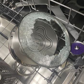 Korkmaz Mutfak Eşyaları Cam Kapak Kendiliğinden Kırıldı