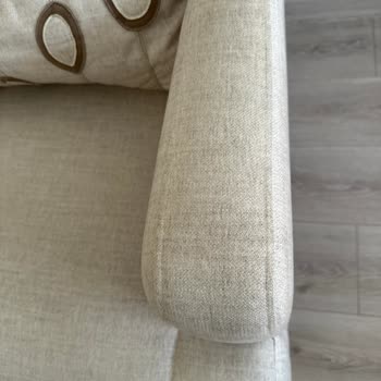 Krem Renkli Koltukta Renk Değişimi Ve Silinmeyen Lekeler Garanti Kapsamı Dışında