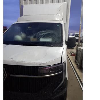 Renault Master Ön Camı Temin Edilemediği İçin İş Kaybı Yaşanıyor
