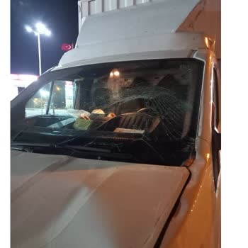 Renault Master Ön Camı Temin Edilemediği İçin İş Kaybı Yaşanıyor