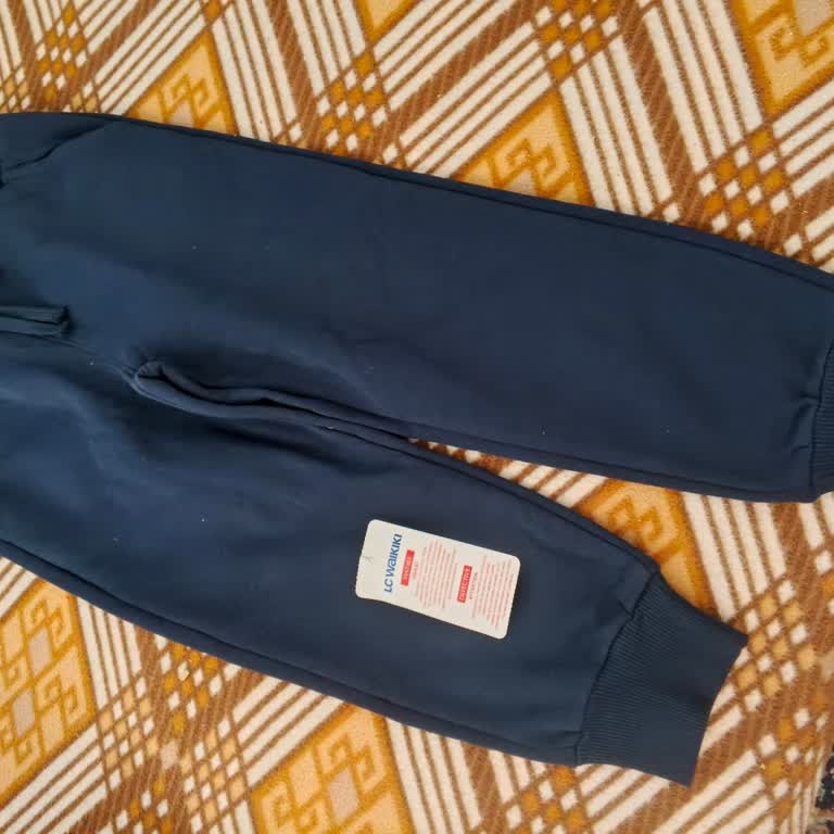 LCW Mağazasından Alınan Eşofman Altının Paçaları Farklı Uzunlukta