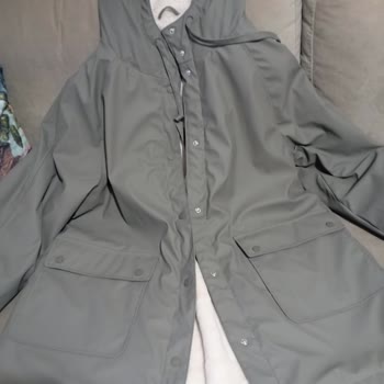 Koton Kaşın Kabanı Üç Giyişte Etek Çekilerek Kullanılamaz Hale Geldi