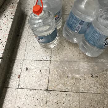 Yemeksepeti Market Kuryenin Dikkatsiz Teslimatıyla Damacana Şişeler Devrildi Ve Poşetler Patladı!