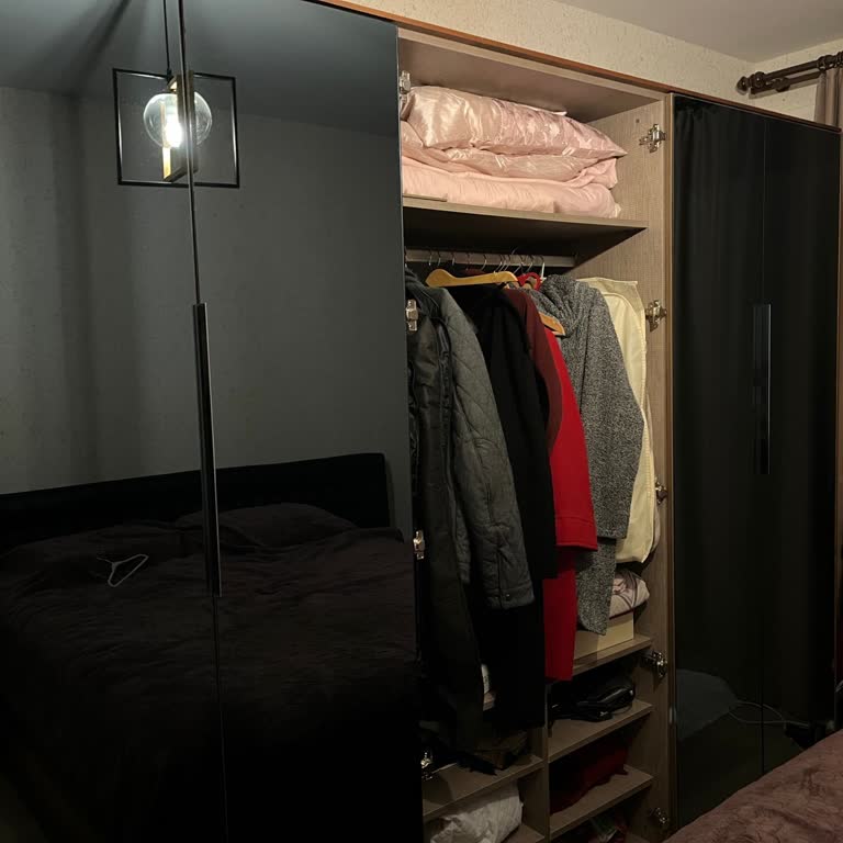 Aynalı Dolap Kapakları Kırıldı Ve 100 Gün Sonra Ücretsiz Değişim Bekleniyor