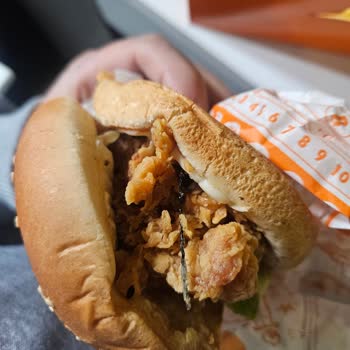 Burgerde Metal Çubuk Bulunması Sağlık Ve Hijyen İhlali