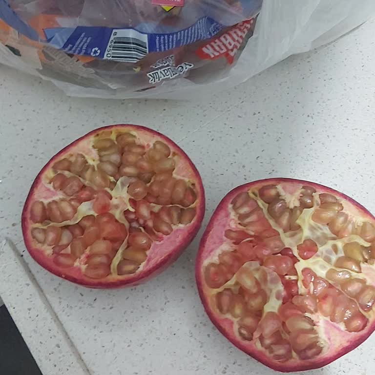 BİM Feriköy Şubesinde Bozuk Nar İçeriği Nedeniyle Ücret İadesi Talebi