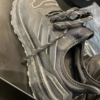 Üst Segment Adidas Ayakkabı 1,5 Günde Deforme, Mağaza Kullanım Hatası İddiası Ve İade Reddi