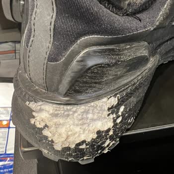 Üst Segment Adidas Ayakkabı 1,5 Günde Deforme, Mağaza Kullanım Hatası İddiası Ve İade Reddi