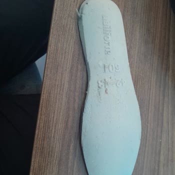 Ayakkabının Yanlış Numara Etiketi Ve Değişim Reddi