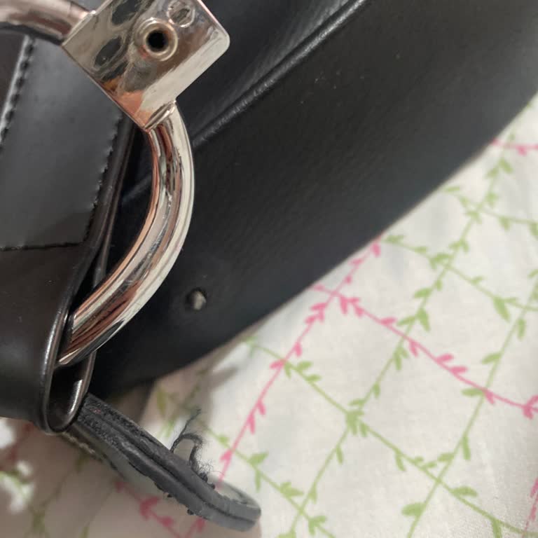 Omuz Çantası Kulpu Üçüncü Kez Koptu, Müşteri Hizmetlerine Ulaşılamıyor