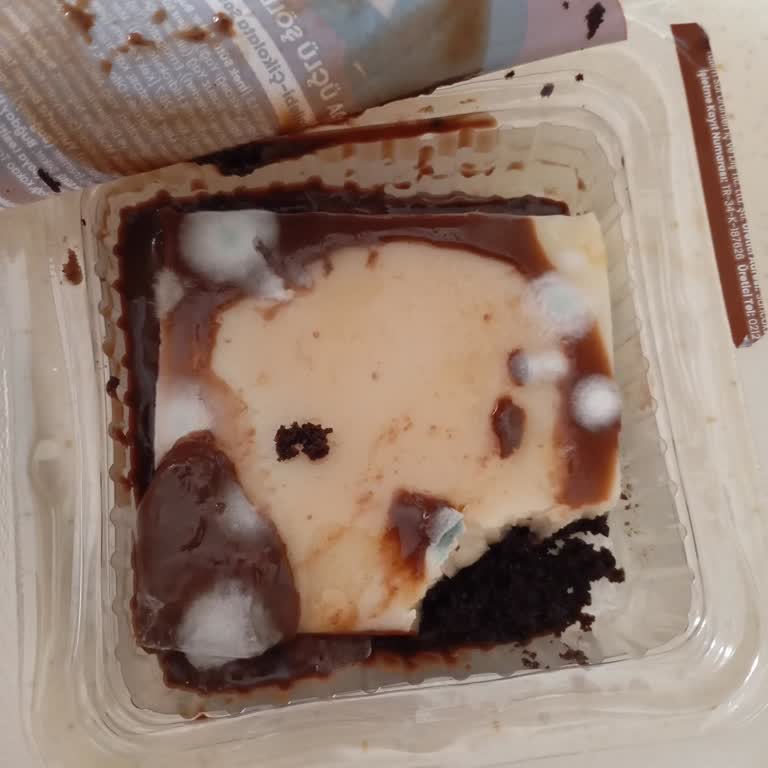 Şok Market’te Küflü Üç Tat Tatlısı Ve İade Talebi