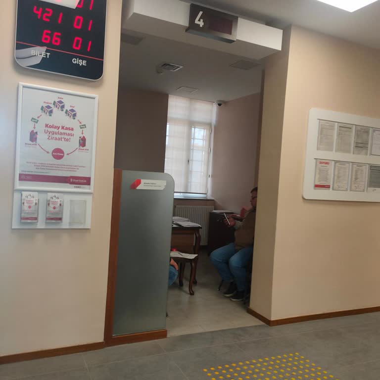 Sıra Geldiğinde Müşteri Temsilcisinin Başka Müşteriyle Görüşmesi