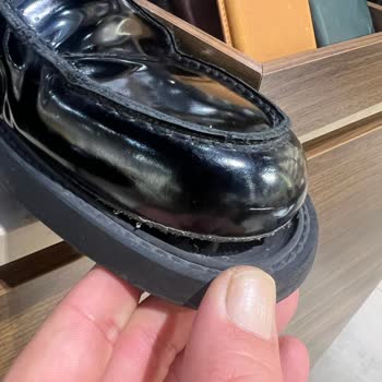 13.000 TL'lik Ayakkabının Beş Ayda Açılan Tabanı Ve Çatlayan Üstü, Ücretsiz Değişim Talebi